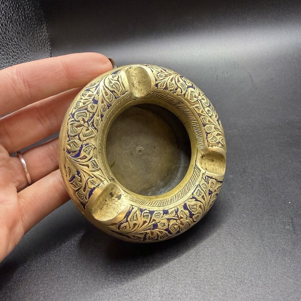 Vintage Brass 3 ” Round Ash Tray. MCM. Perfect for Man Cave/Cigar Bar, Lounge